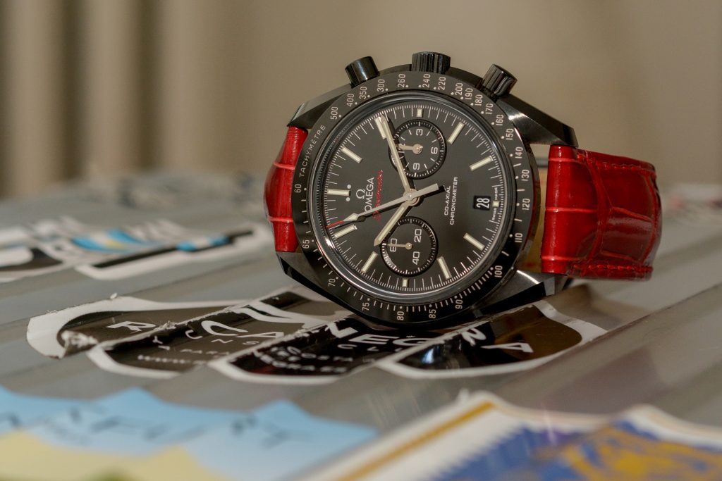 Luxify Review Hands-on Omega Speedmaster Dark Side of the Moon Hirsch Bracelet