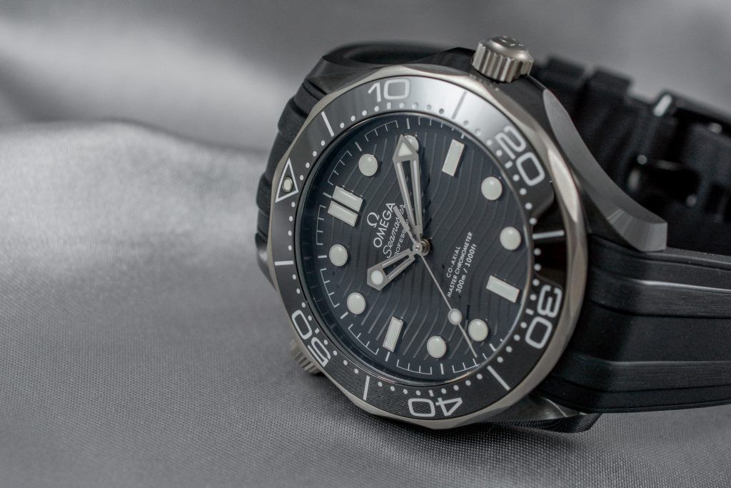Luxify Hands-on Review Omega Seamaster 300M Ceramic 43,5