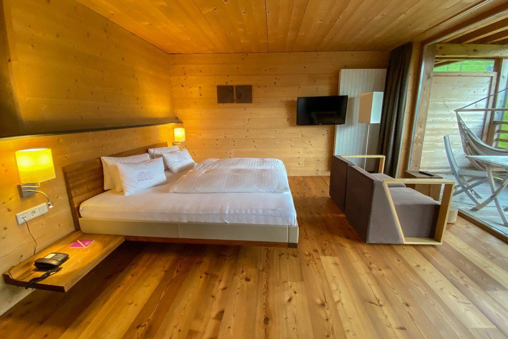 Luxify Hoteltest Reisebericht Holzhotel Forsthofalm Leogang