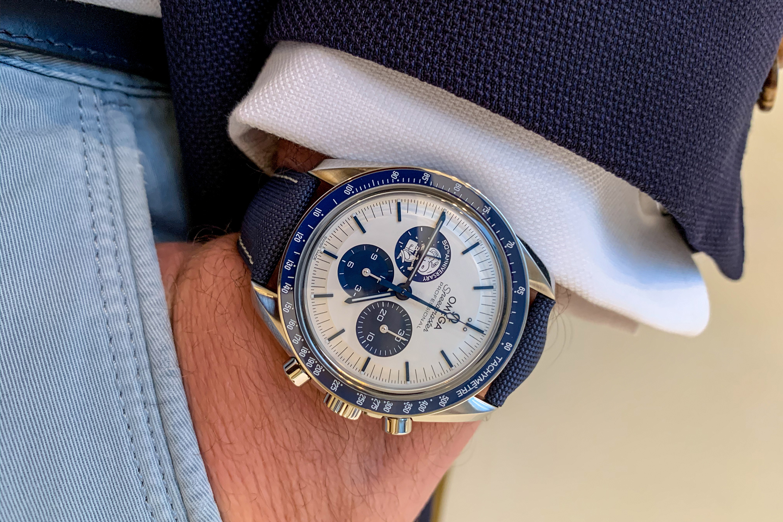 Eyes On The Stars Die Neue Omega Speedmaster Silver Snoopy Award Im Review Luxify