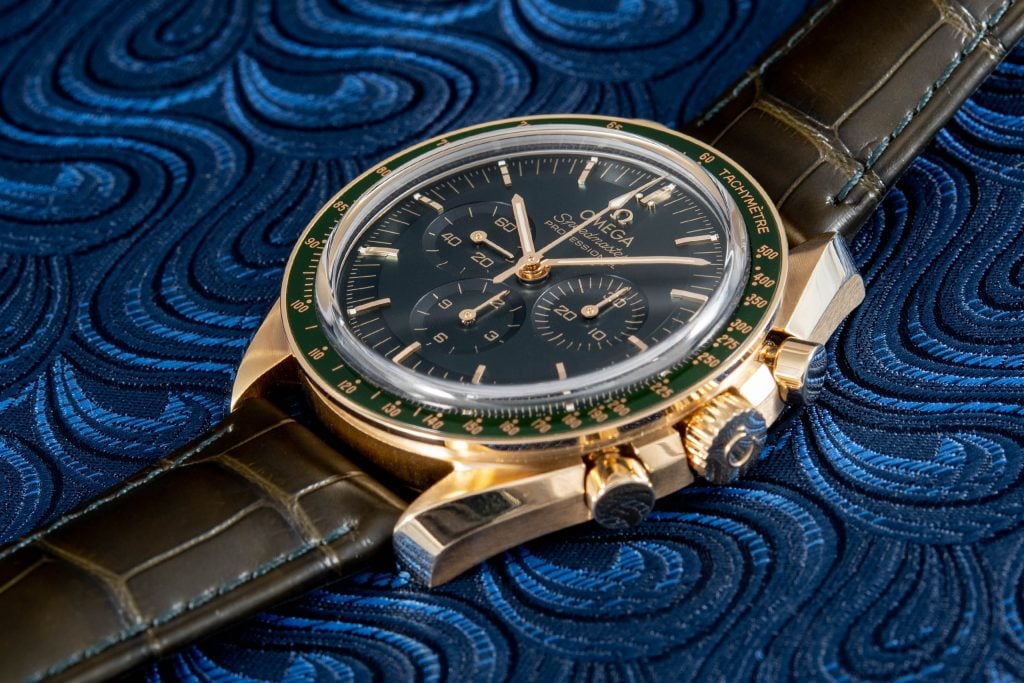 Luxify Review Hands-on Omega Speedmaster Moonshine-Gold 2022