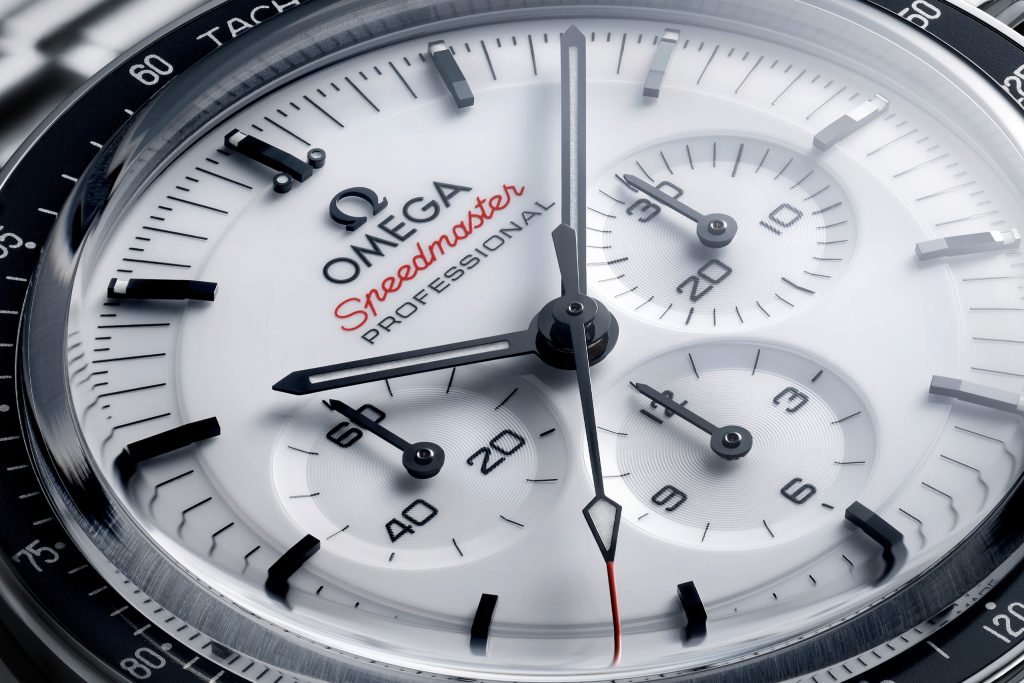 Luxify Review Hands-on Omega Speedmaster Professional Moonwatch weiss Speedy white Dial weißes Zifferblatt